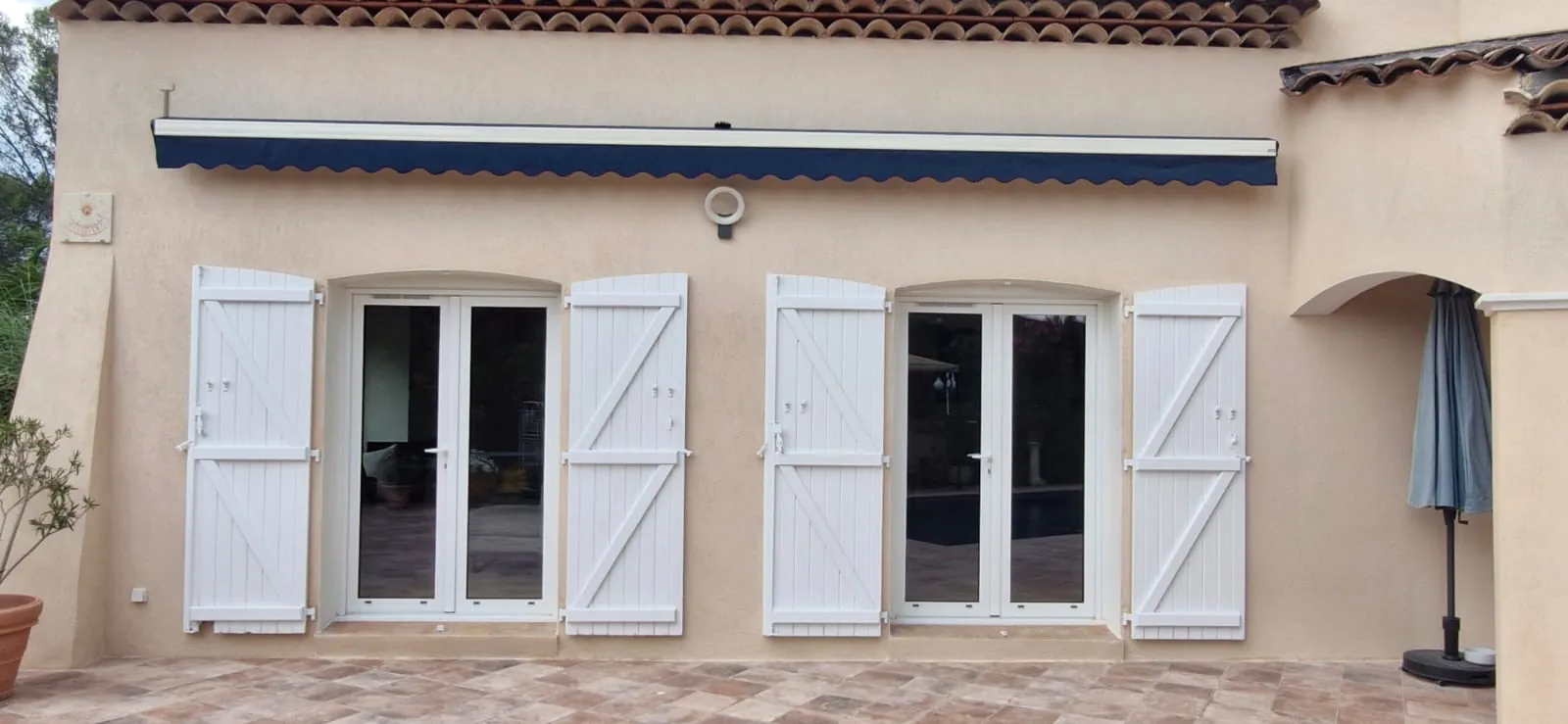 Store banne et volets battants PVC
